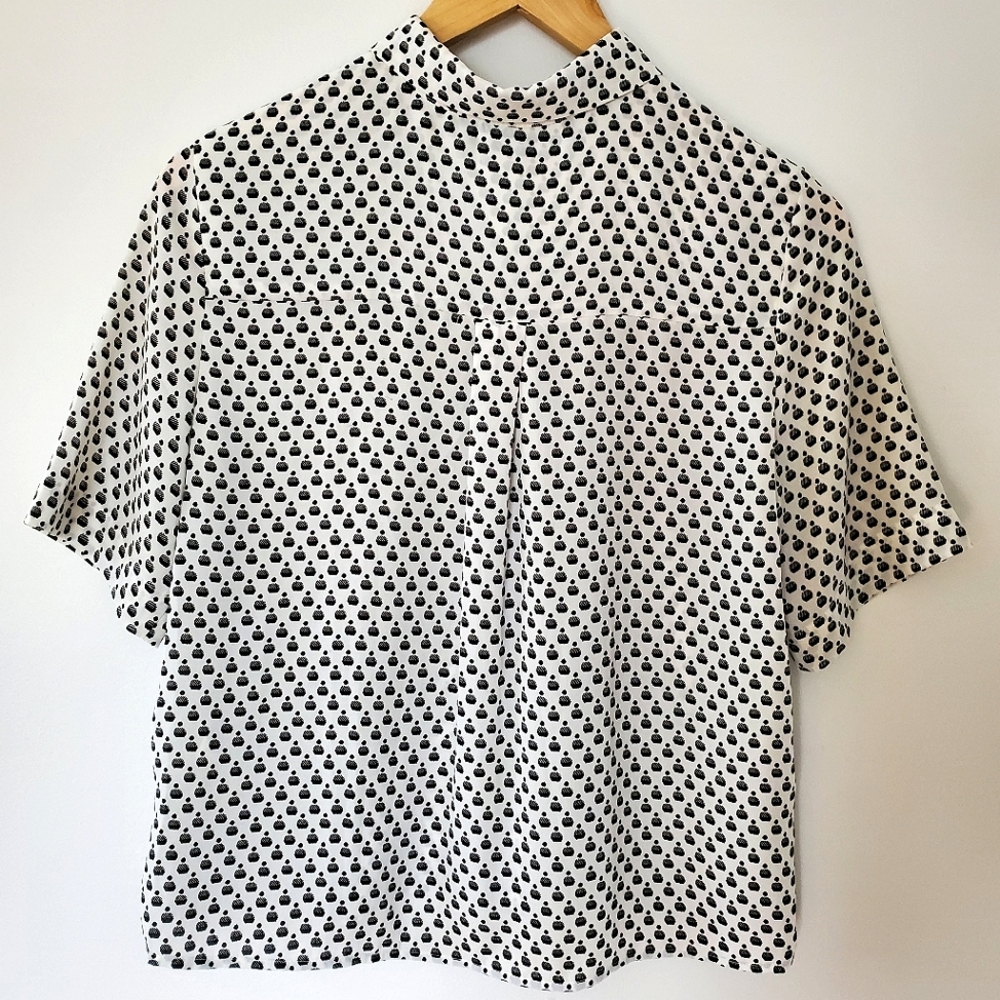 H&M Short Sleeved Button Up White & Black Retro Patterned Flowy Blouse (Size 2) - Picture 7 of 9
